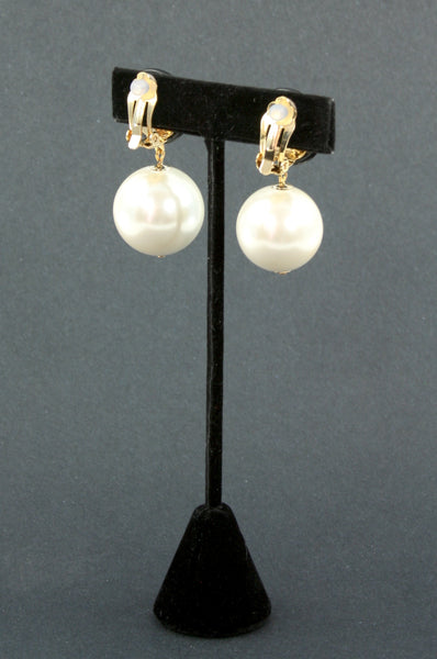 black and single pearl clip earring back view